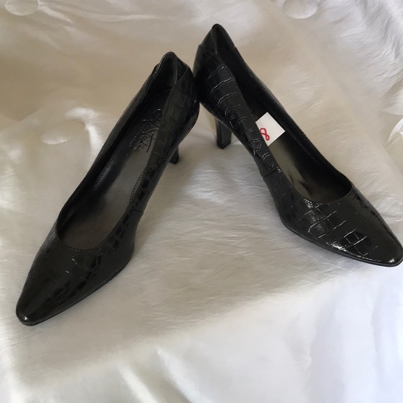 SOLD!! Clearance Sale Must Go - Picture 3 of 3